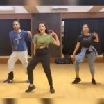 Shirley Setia Instagram – Soooooo much funn!! Uff. 
Miss rehearsals with you all!! Thank you @ganeshacharyaa masterji, and to the entire team @sachinpoojary007
@kelkarjayshree @mangeshnikamnikam @sushmadilmansunam rspatane007 @p.jadhav26 for all the learnings!! 

Lol see my last little joy of jump in the end 😅

#shirleysetia #trendingreels #reelitfeelit #nikamma #killer #killerlagdi