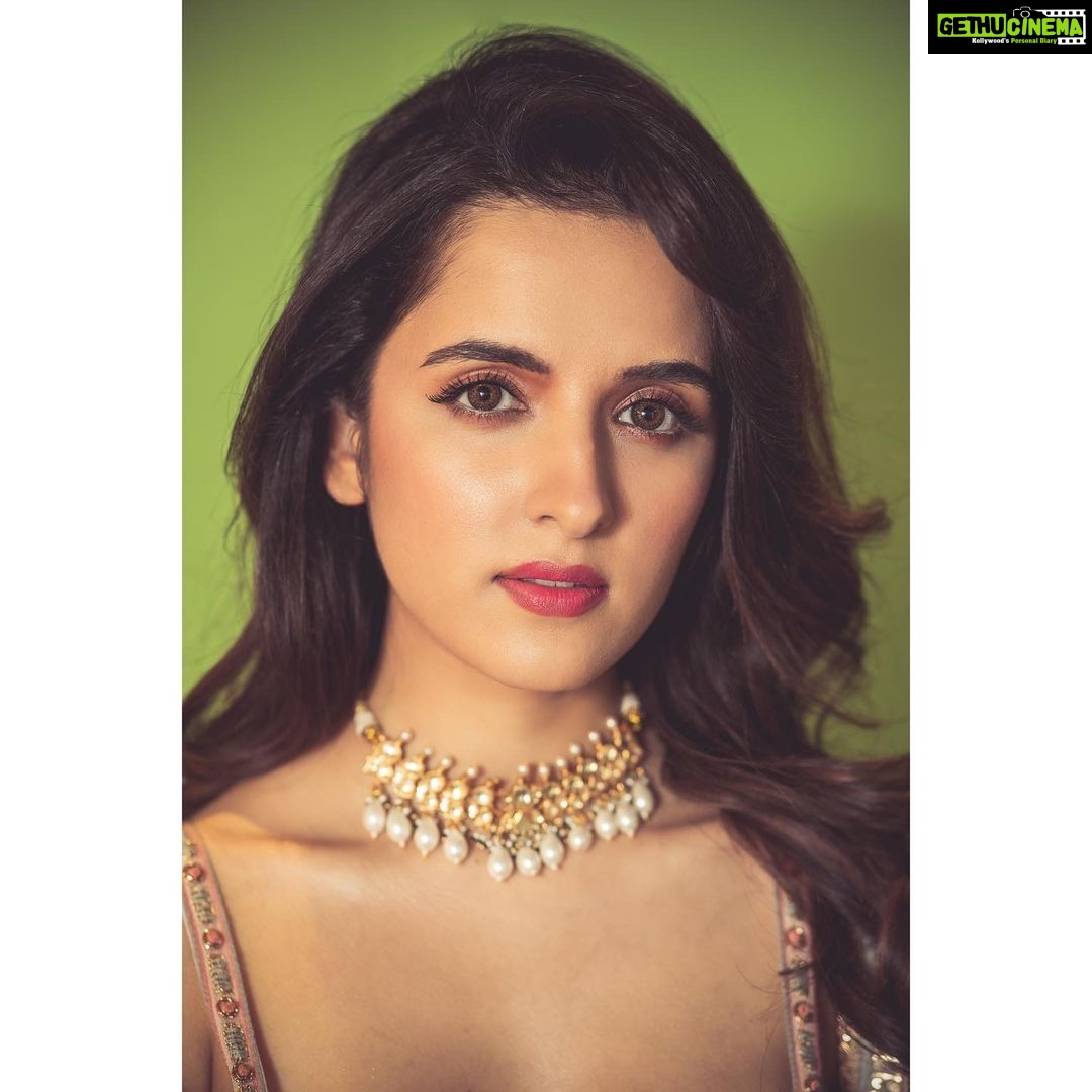 Shirley Setia Instagram - Killlerrrr lagdiii Jawani teri soniyee killerrrr lagdi β€οΈβπ₯ For #Nikamma promotions at Dance Deewane Junior Nikamma in cinemas near you, on 17th June HMU @juveria_k Assisted by @fauziya_glamup Stylist @akankshakawediastyle Outfit @gopivaiddesigns Jewellery @aquamarine_jewellery Photographer @devsphotographyofficial #shirleysetia