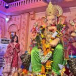 Shirley Setia Instagram – Ganpati ji’s Blessings at last 😇
Ganpati Bappa Morya 🙏🏻

With mom 🌹 

👗: @kareenparwani