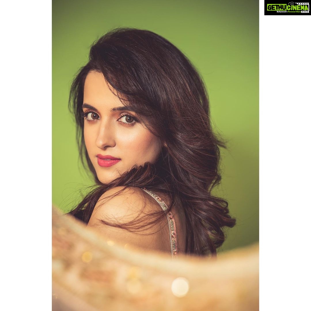 Shirley Setia Instagram - Killlerrrr lagdiii Jawani teri soniyee killerrrr lagdi β€οΈβπ₯ For #Nikamma promotions at Dance Deewane Junior Nikamma in cinemas near you, on 17th June HMU @juveria_k Assisted by @fauziya_glamup Stylist @akankshakawediastyle Outfit @gopivaiddesigns Jewellery @aquamarine_jewellery Photographer @devsphotographyofficial #shirleysetia