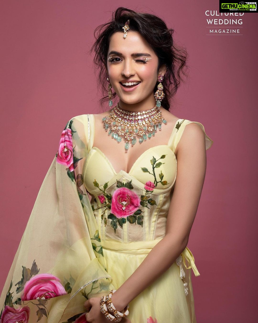 Shirley Setia Instagram - Feeling like an emoji today 😉 Cover girl for Cultured Wedding Magazine: @culturedwedding Managing Editor: @yadav_manjeet Business Head: @divyanijain1925 Stylist: @juhi.ali Photographer: @khushghulati Make-up & Hair: @salechav Nails: @savit_aaaaa Outfit: @muksweta Jewellery: @thehouseoframbhajos Mang Tikka: @rubans.in Shoes: @eridani.in Location: @maximusstudiomumbai Artist Management: @communiquefilmpr Co-ordinated by: @nadiiaamalik