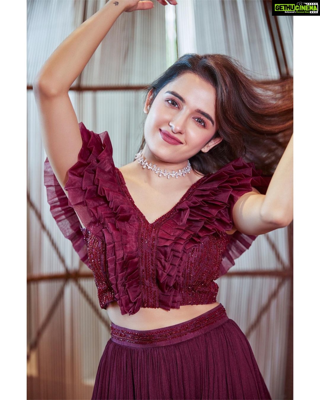 Shirley Setia Instagram - On the cover of @fablookmagazine 🌹 Founder & styled by @milliarora7777 Styled by @mitushigupta Cofounder @ankkit.chadha2222 Wearing @desi.vastra Jewels @finesilverjewels_rj Mua @taneeshabansalmakeupartist Hair @amuthevar Shot by @tanvivoraphotography Location @westinmumbaipowai