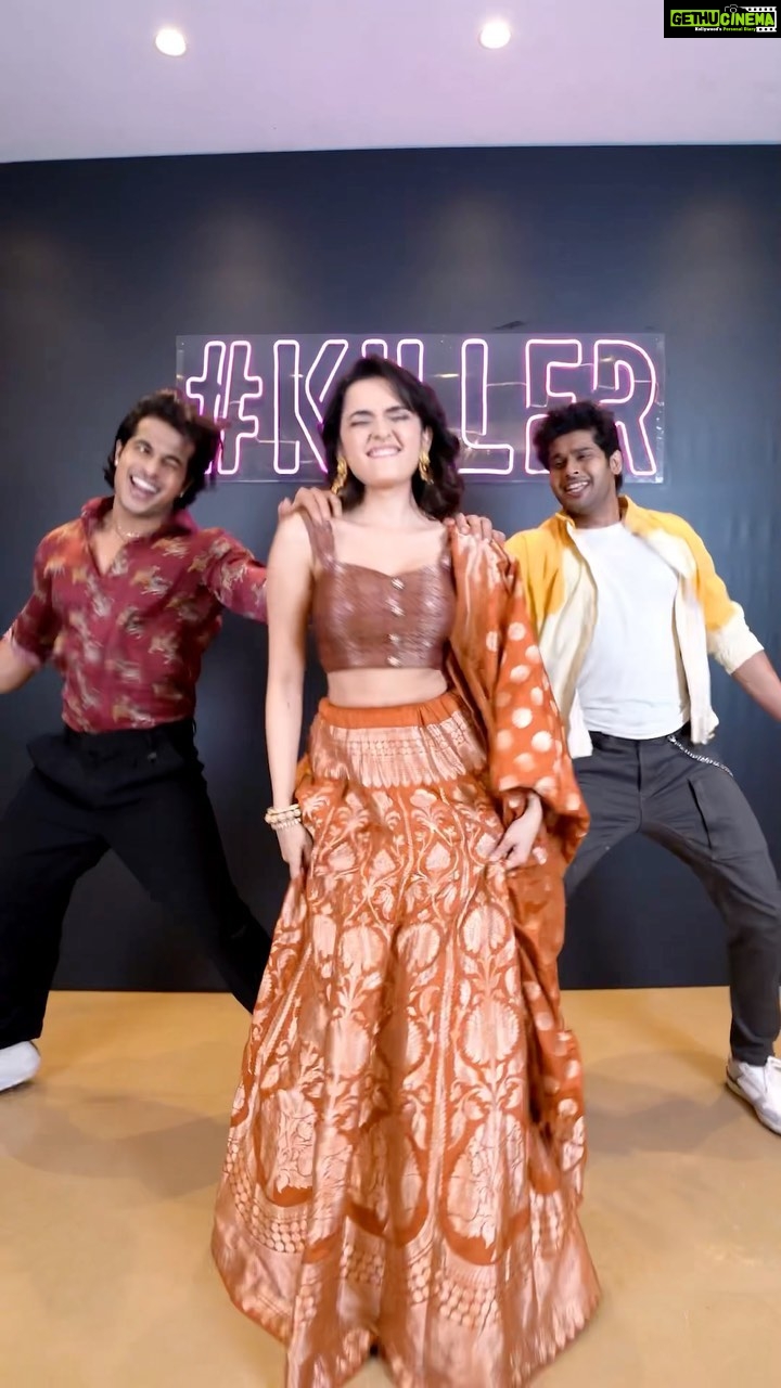 Shirley Setia Instagram - One more #killer dance with this #Nikamma gang Time hai iss #KillerSong par apne killer moves dikhane ka! 💃🏻 Create your own reels on the song and share them using #KillerDanceChallenge and don’t forget to tag us too! 🥳 #Nikamma in cinemas on 17th June 2022. . Shot n edited by @ohmygosh_joe @theshilpashetty @abhimanyud @shirleysetia #Nikamma #Nikammagiri #Nikammafilm #Killersong #KillerSongChallenge #shirleysetia #aadilkiarmy #aadilkhan