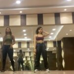 Shirley Setia Instagram - When I first saw this at @ganeshacharyaa masterjis studio, I wasn’t sure that I could pull this solo off. It was the toughest, most fastest choreography I’ve had to learn. All those hours of learning and practicing finally paid off. Here’s a clip of me finally almost learning the choreography, and being happy 🙈😋 thanks @meetali_parmar for being sooo patient with me, and thanks to Masterji and to @sabbir24x7 sir for believing in me that I could do it 💃🏻🙌🏻 #lovedance #Nikamma in theatres, 17th June #shirleysetia #trendingreels #reelitfeelit