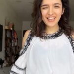 Shirley Setia Instagram - Groove on the beats of #Nikamma aur mauka paao mujhse milne ka! 💃🏻 Take the challenge and create your own reels on #NikammaTitleTrack and tag me and @sonypicsfilmsin using #NikammaHookstepChallenge; #Nikamma and #NikammaFilm. Lucky winners will stand a chance to meet me! 🥳 #NikammaFilm in cinemas on 17th June 2022. #Nikammagiri #shirleysetia #trendingreels #reelitfeelit
