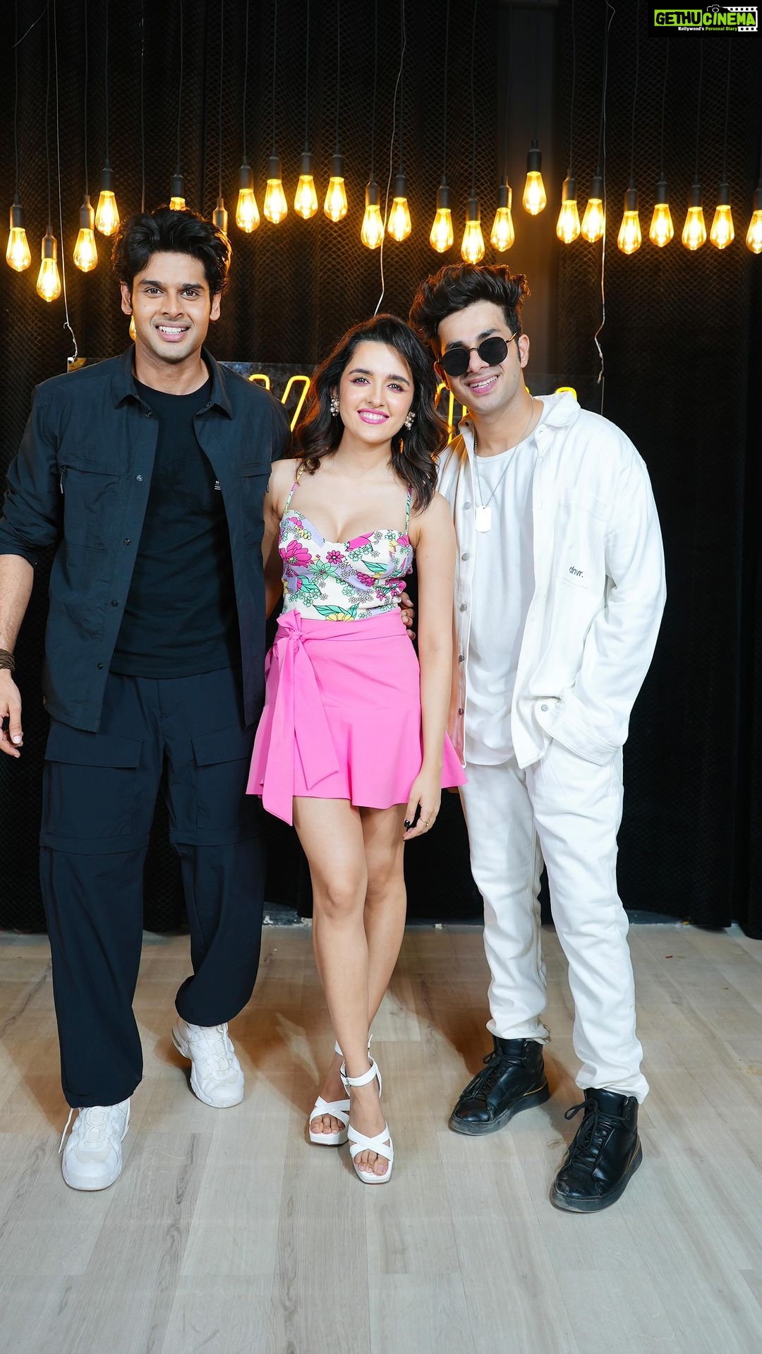 Shirley Setia Instagram - Get ready to grove on this amazing track with none other than the sweetest @shirleysetia and talented @abhimanyud ❤️ It was truly an amazing experience 😍 Shot and edited by :- @ziaulhaque ❤️ #Nikkamma #NikammaTitleTrack #NikammaKiya #NikammaGiri @theshilpashetty @abhimanyud @shirleysetia @ganeshacharyaa @sonymusicindia @sabbirkhanfilms @sabbir24x7