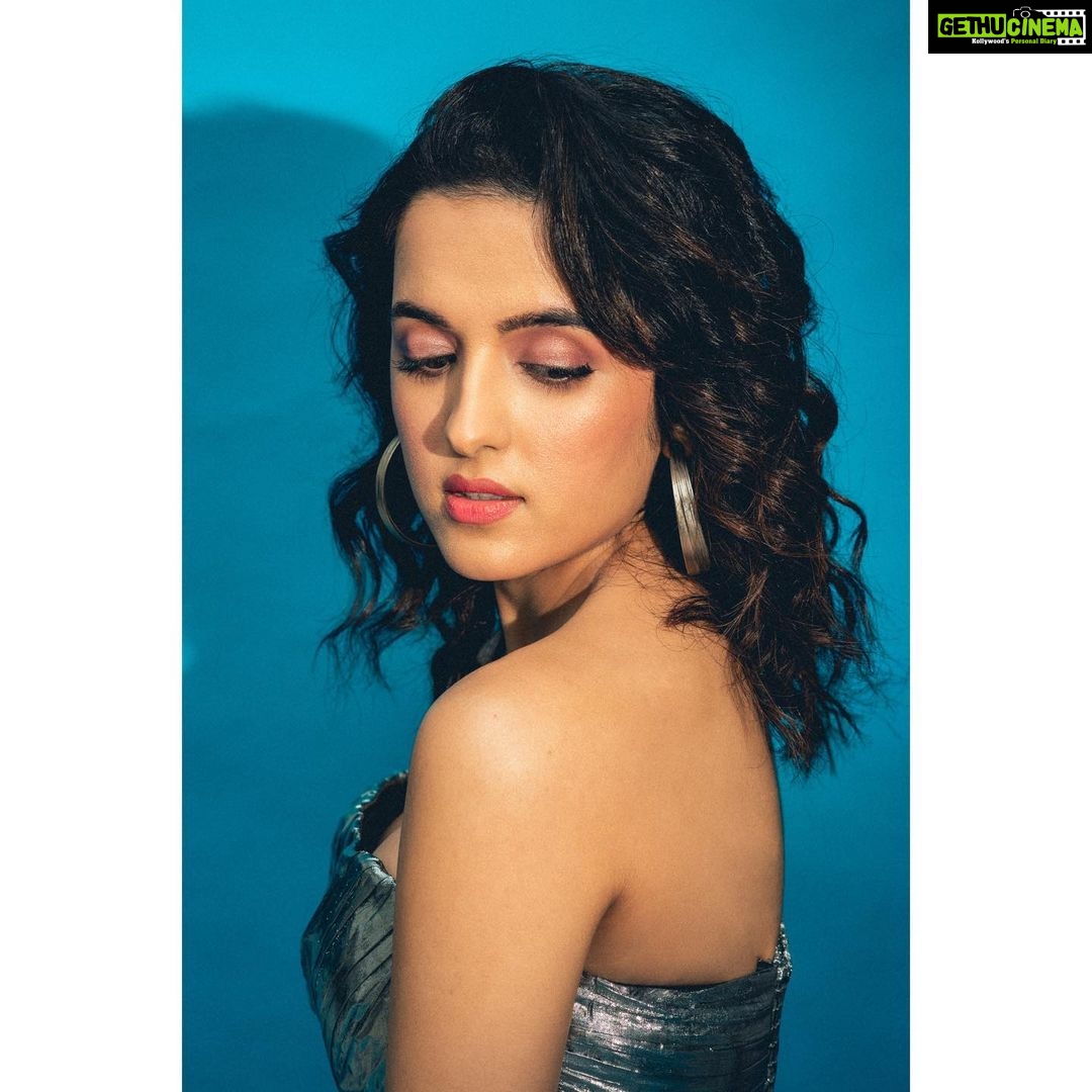 Shirley Setia Instagram - Fire in her soul Grace in her heart ❤️🔥🪩 For #Nikamma promotions Stylist @akankshakawediastyle Jewellery @minerali_store Shoes @londonrag_in HMU @juveria_k Photographer @devsphotographyofficial