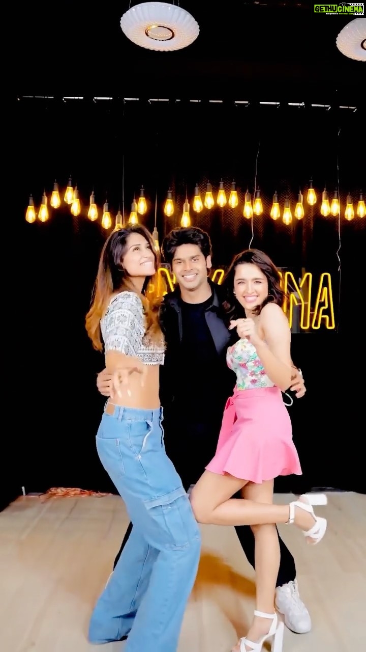 Shirley Setia Instagram - You guys are the sweetest ❤️ and the energy u guys have put in this amazing track is like cheery on cake 🥰 Congratulations to you guys for “NIKAMMA” If u guys haven’t heard this track ? What r u waiting for go n listen it now !!!!!! @theshilpashetty @abhimanyud @shirleysetia #Nikkamma #NikammaTitleTrack #NikammaKiya #NikammaGiri