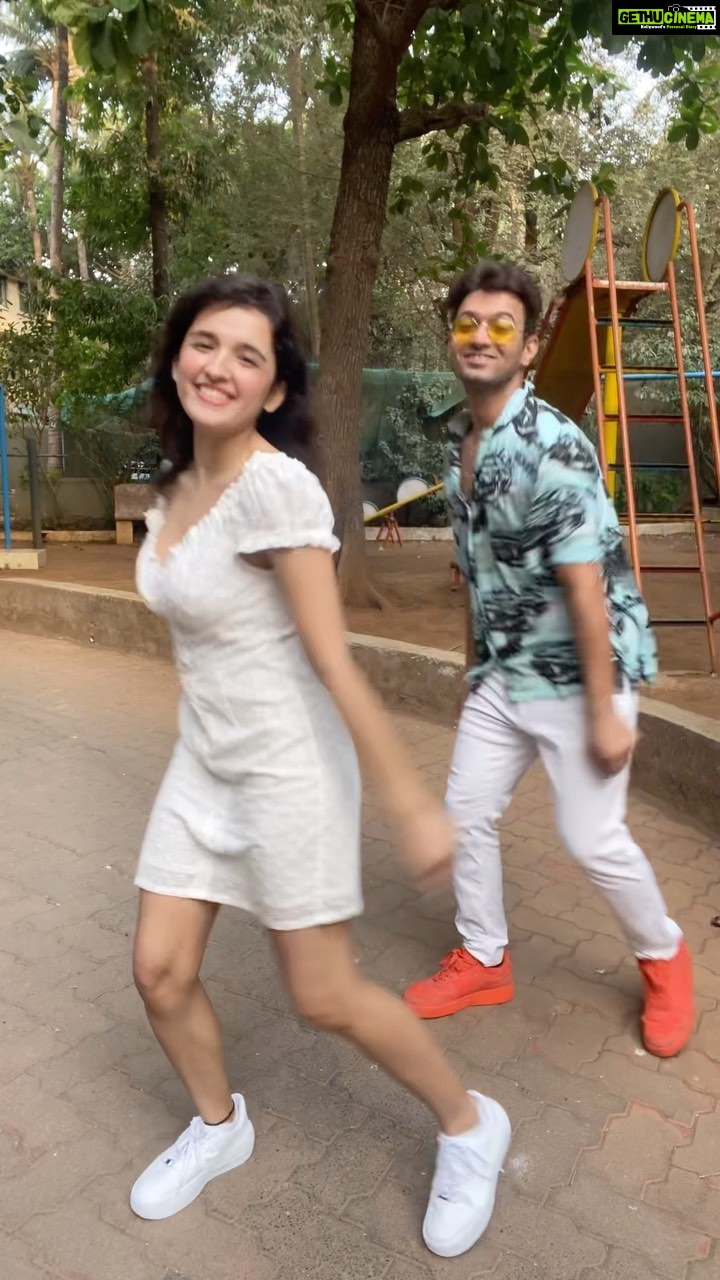 Shirley Setia Instagram - Cuteeee trendd w/ @vicky__pedia #trendingreels #reelitfeelit #shirleysetia