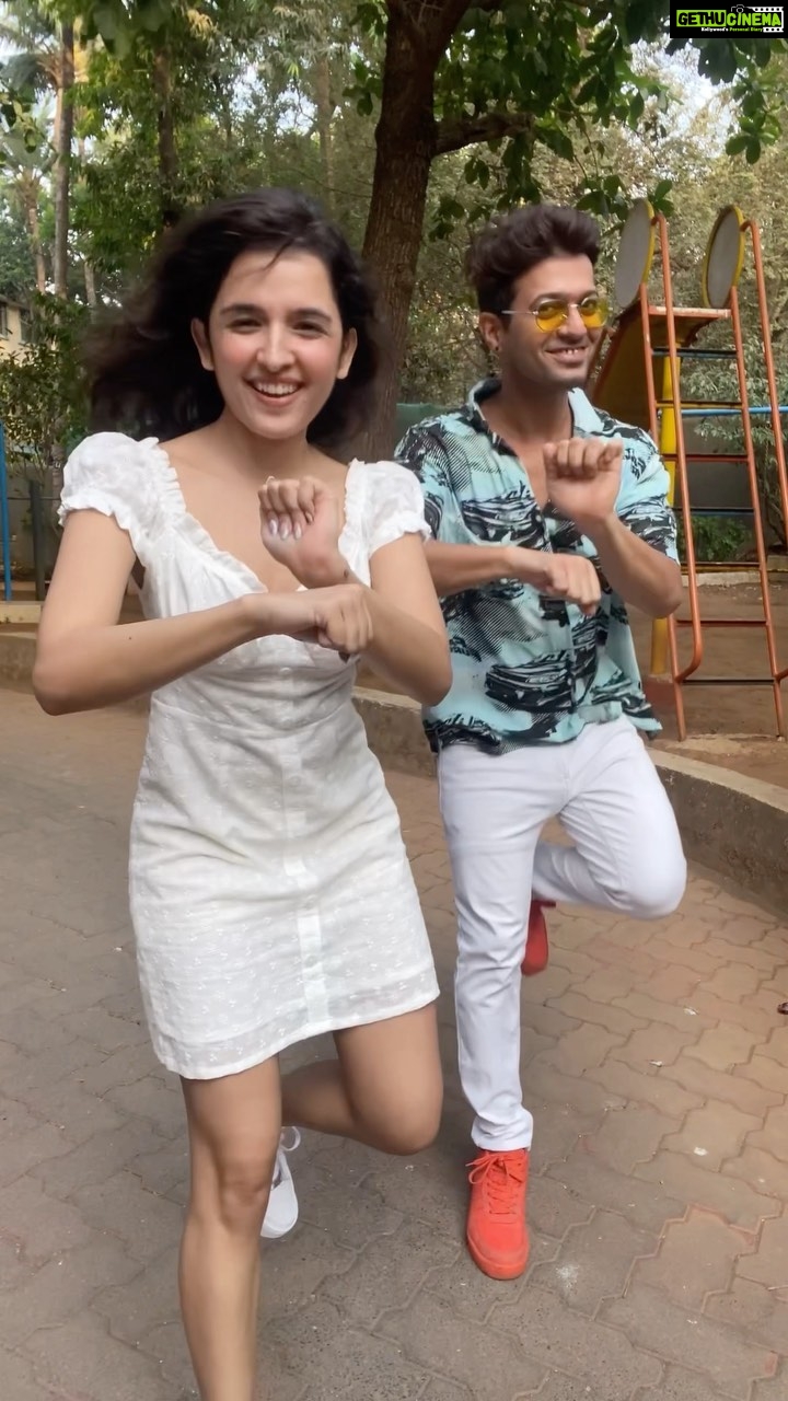 Shirley Setia Instagram - Join us in the #emundirahookstep challenge! Make your reels on #EmundiRa from #KrishnaVrindaVihari π Dancing away w/ @vicky__pedia Shot by our most fav @aakanksha5678 β¨ #shirleysetia #reelitfeelit