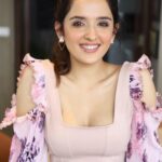 Shirley Setia Instagram - 🦄 Kuchhhh aaane wala hai soooon 😍 Guess karo kya? ✨ 📷 - @aashkapatelphotographyy 💄 - @blenditwithpri 💇🏻‍♀️- @pinallsoni