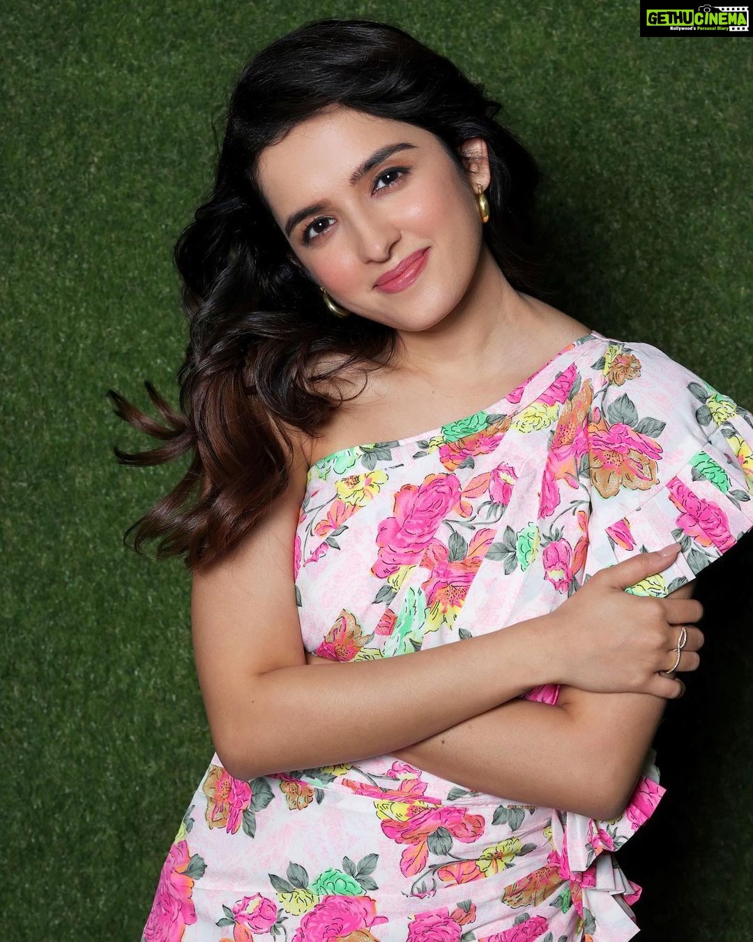 Shirley Setia Instagram - Day 1, lets dooo this π #TeluguDebut #KrishnaVrindaVihari π Outfit @nviousbyneha Earrings @avior.jewels Ring @inezeofficial Hair by @hair_by_masthan Styled by @sayali_vidya Assisted by @stylefilebysonali Shot by @venkat_photography_hyd #shirleysetia