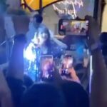 Shirley Setia Instagram - Bliss is when you all sing my songs with me 💗 Crowd in Delhi singing #TereNaalRehniya with us! Alsooo the video is about to reach 20M views!! Jaldi jaldii se karwado 🙌🏻🙋🏻‍♀️🌟 thank you #TeamShirley for allll your love 💗 Delhi, India