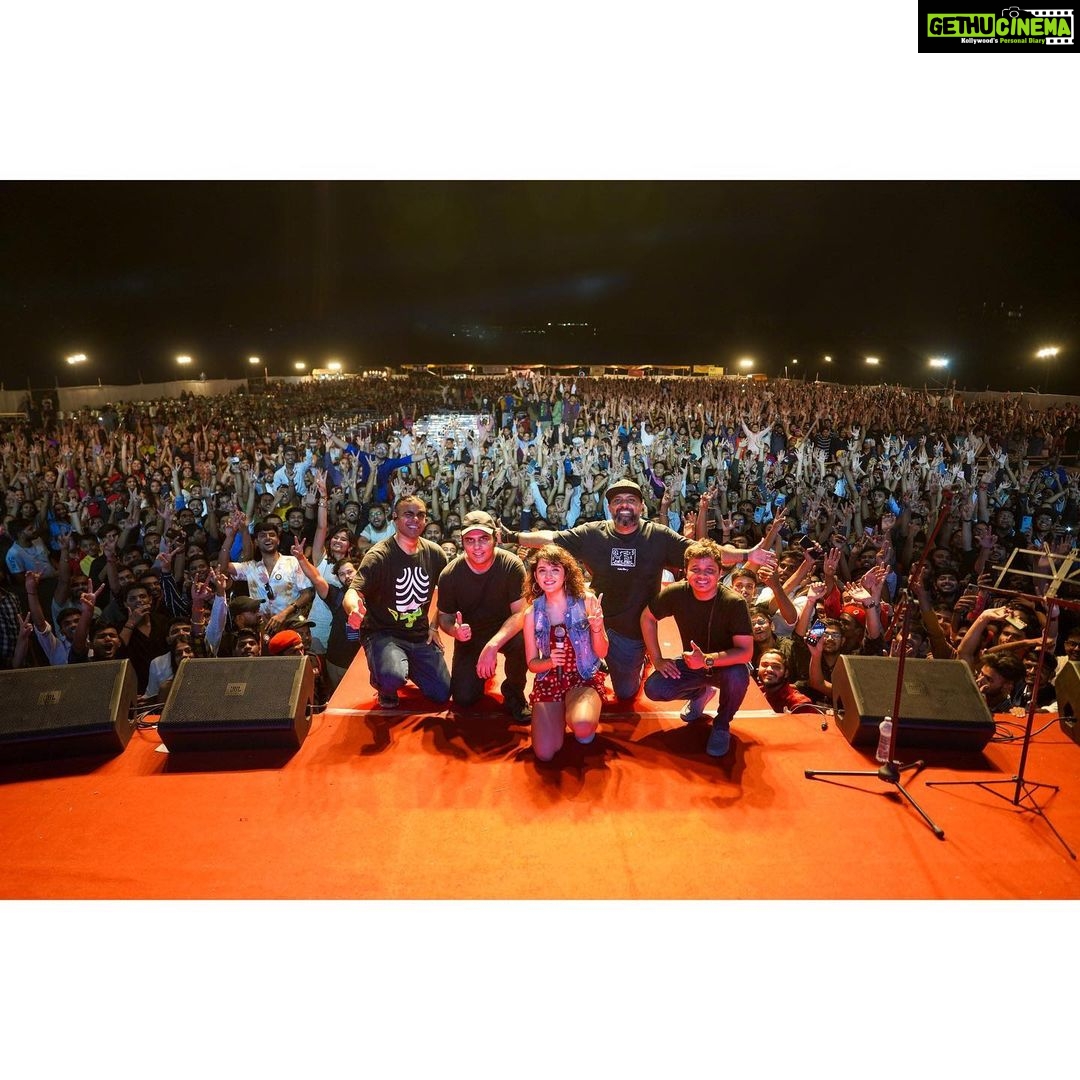 Shirley Setia Instagram - SVNIT, Surat - you were allll heart! Thank you for all your love ❤️ #ShirleySetiaLive @askkennydotcom @sanchitmhatredrums @jmjfilipe @jaidevterphale @ashwin___suvarna 📸: @jogisinghphotography