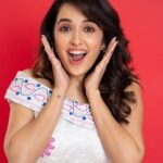 Shirley Setia Instagram - Love addict ❤️ For #Nikamma Trailer launch Outfit : @houseofeda Styling : @alliaalrufai @shubhangini_gupta Fashion Intern : @yashasvi_mehlawat HMU : @juveria_k Photography : @devsphotographyofficial