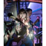 Shirley Setia Instagram - Dance your worries awayyy 💃🏻 #ShirleySetiaLive at Aviary club, Delhi @architshah28 @sanchitmhatredrums @among_jamir @jitu.gehlot.7 📸: @riturajdharwadkar Delhi, India