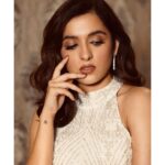 Shirley Setia Instagram – 🦢 

Outfit @upgradebya
Earrings @mozaati 
Heels @londonrag_in 
Styled by @akankshakawediastyle 
MUA @taskeen_c
Hair @anila_hmua
Photographer @thearge.in