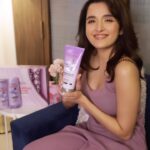 Shirley Setia Instagram - This trio is my favorite go-to right now! My day to night haircare is sorted all thanks to the new Hyaluron Moisture range from L’Oréal Paris. Highly recommend it to add to your routine to achieve hydrated, healthy and bouncy looking hair. @lorealparis @amazonfashionin #Collab #HydrateWithHyaluron #72HrHydration