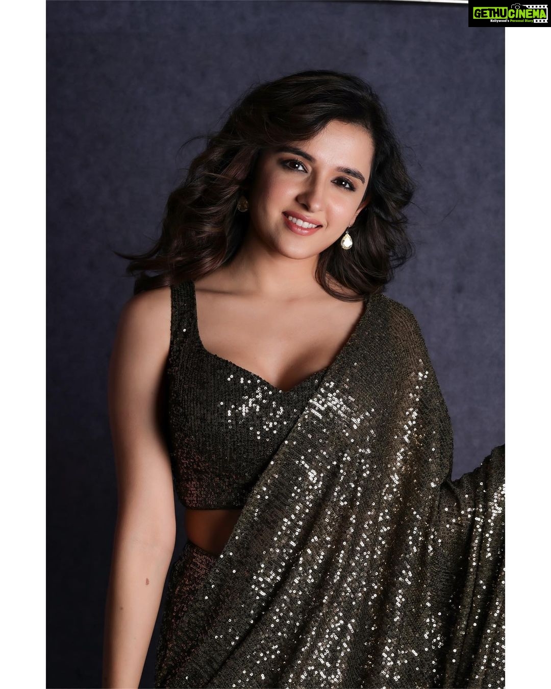 Shirley Setia Instagram - *Cue in* My Desi girl 🌹 For Pre Release of #KrishnaVrindaVihari Photographer: @venkat_photography_hyd Makeup: @ravi_beauty_makeover Hair: @hair_by_masthan Outfit by @kalkifashion Earrings by @mozaati Ring by @pichola.co Styled by @sayali_vidya #kvvfromsept23rd #shirleysetia