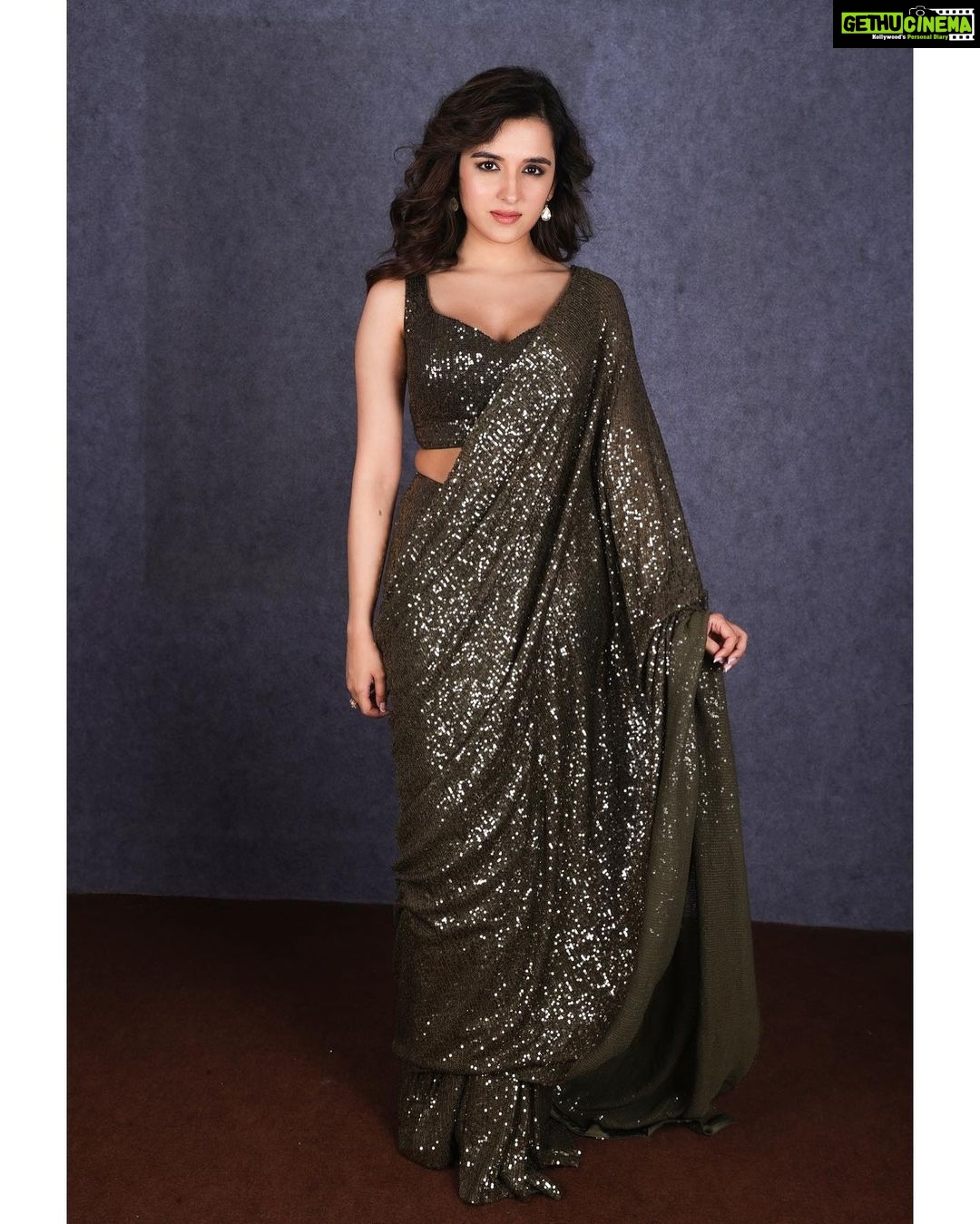 Shirley Setia Instagram - *Cue in* My Desi girl 🌹 For Pre Release of #KrishnaVrindaVihari Photographer: @venkat_photography_hyd Makeup: @ravi_beauty_makeover Hair: @hair_by_masthan Outfit by @kalkifashion Earrings by @mozaati Ring by @pichola.co Styled by @sayali_vidya #kvvfromsept23rd #shirleysetia