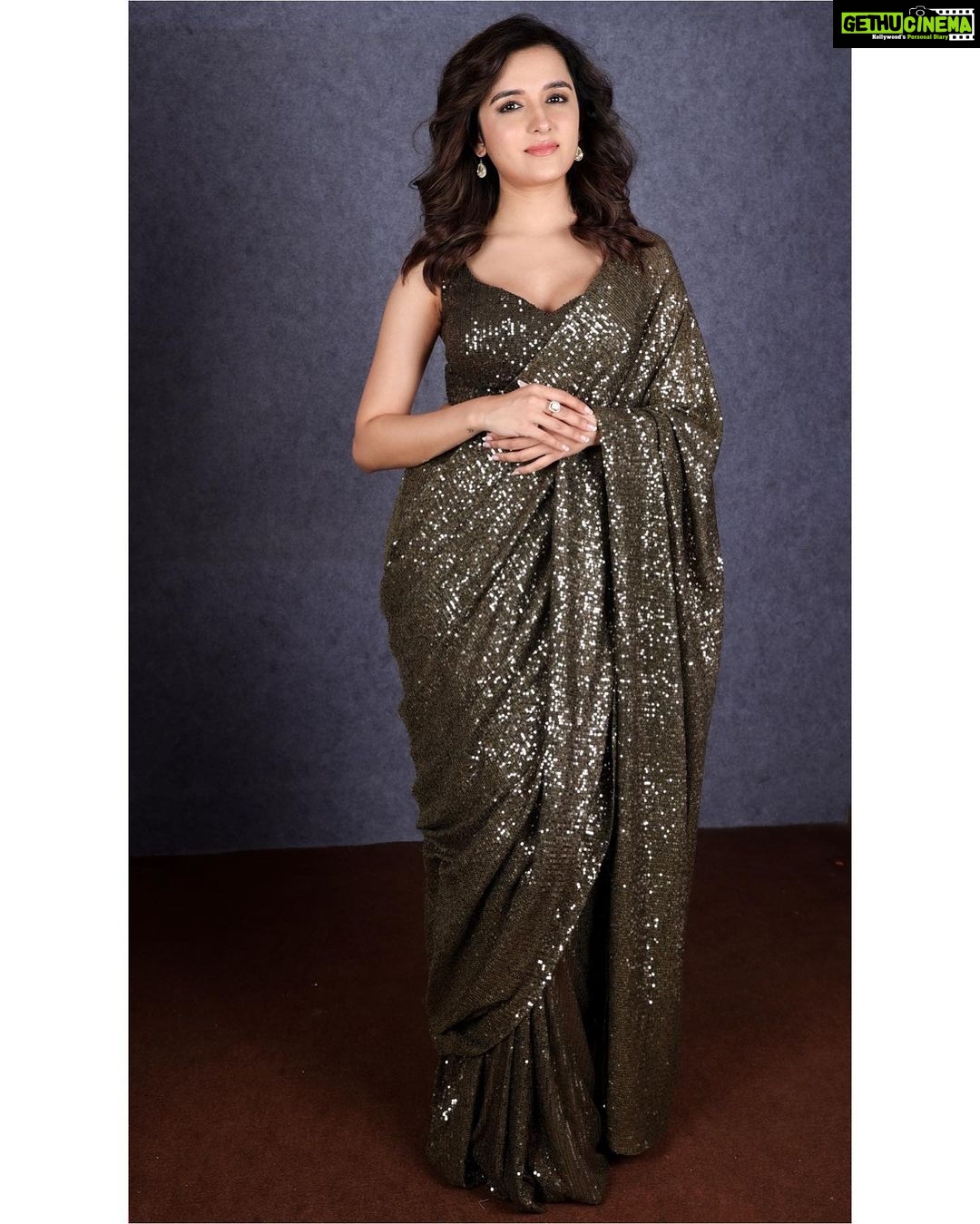 Shirley Setia Instagram - *Cue in* My Desi girl 🌹 For Pre Release of #KrishnaVrindaVihari Photographer: @venkat_photography_hyd Makeup: @ravi_beauty_makeover Hair: @hair_by_masthan Outfit by @kalkifashion Earrings by @mozaati Ring by @pichola.co Styled by @sayali_vidya #kvvfromsept23rd #shirleysetia