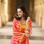 Shirley Setia Instagram - 🧡 Photographer: @venkat_photography_hyd Makeup: @ravi_beauty_makeover Hair: @hair_by_masthan Outfit @bhumikagrover Jewllery @anayah_jewellery Styled by @sayali_vidya