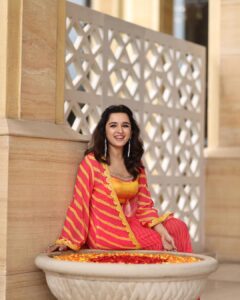 Shirley Setia Instagram - 🧡 Photographer: @venkat_photography_hyd Makeup: @ravi_beauty_makeover Hair: @hair_by_masthan Outfit @bhumikagrover Jewllery @anayah_jewellery Styled by @sayali_vidya