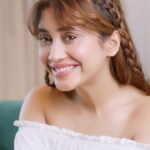 Shivangi Joshi Instagram - Ad | Who doesn’t want that beautiful, glowing skin this festive season? With @aqualogica.in Glow+ Juicy Dew Drops, you can get the glow of your dreams instantly! 🤩 Just add a few drops onto your skin after your skincare, and it will add the most beautiful, glossy finish to your skin ✨ Do get this from Aqualogica.in and use code SHIVANGI20 for a 20% off! Happy festivities!🥳 #Aqualogica #GlowByTheDrop