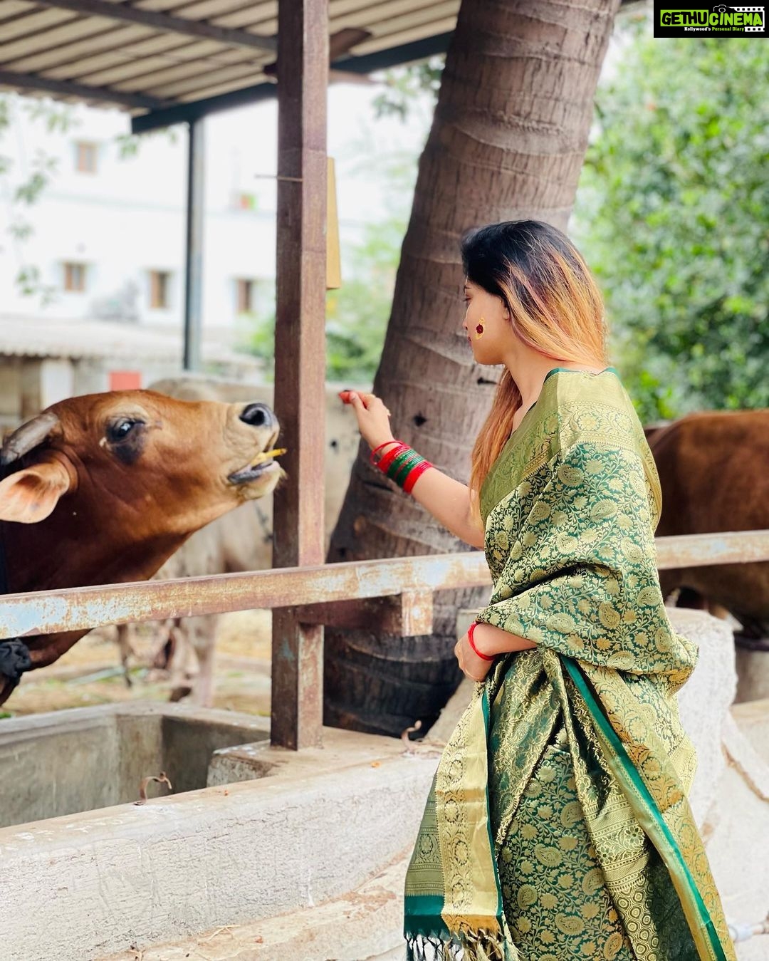 Shivani Narayanan Instagram - Saturday done right . #poojamorning
