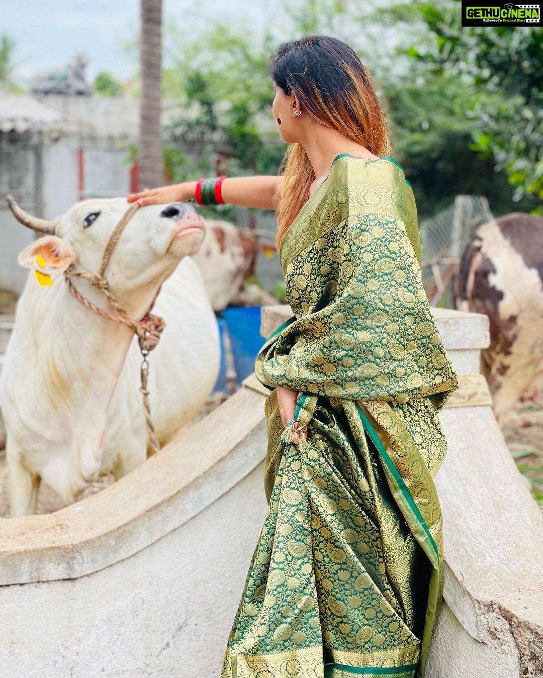 Shivani Narayanan Instagram - Saturday done right . #poojamorning