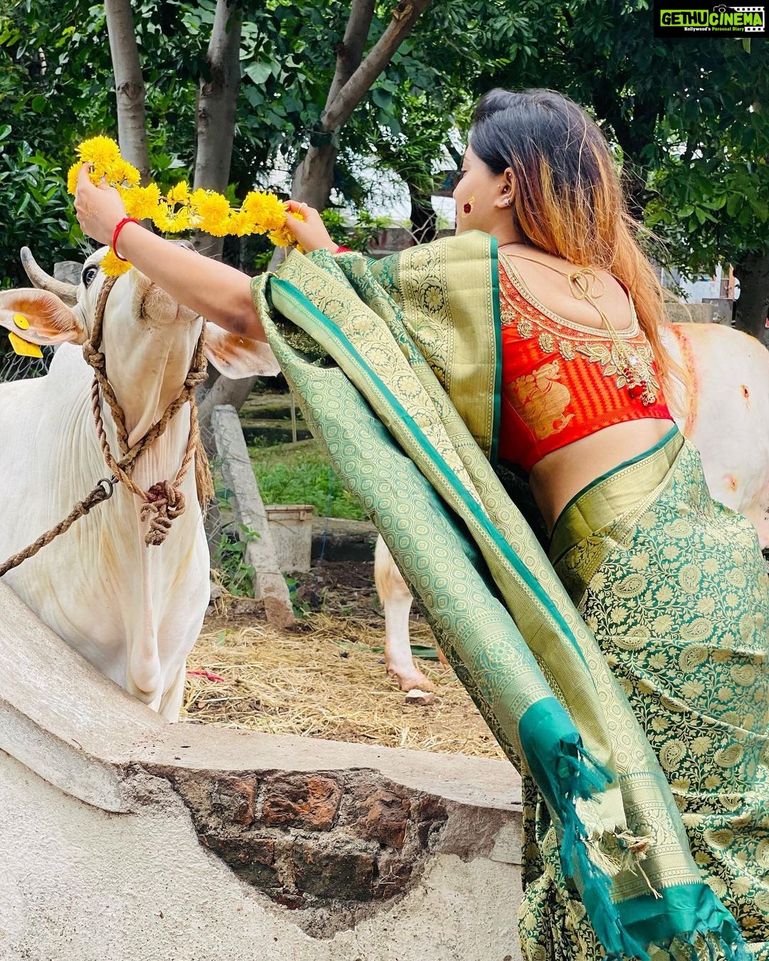 Shivani Narayanan Instagram - Saturday done right . #poojamorning