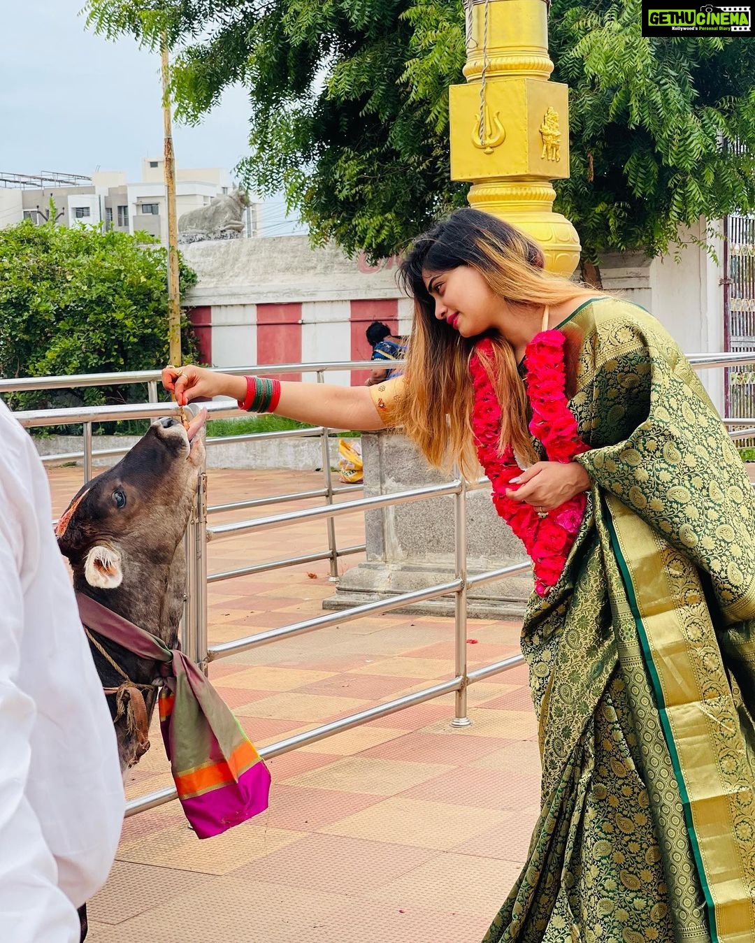 Shivani Narayanan Instagram - Saturday done right . #poojamorning