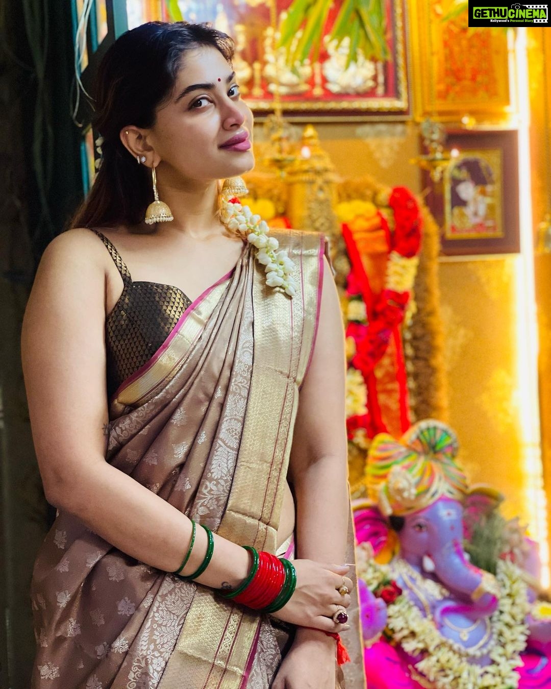 Shivani Narayanan Instagram - Happy Vinayagar Chathurthi 🪷
