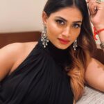 Shivani Narayanan Instagram - 🤍 Wearing @chaitanyarao_official Earrings @original_narayanapearls Taj Yeshwantpur Bengaluru