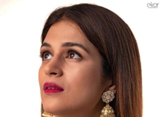 Shraddha Das Instagram - Dhee 14 Bangles @justjeweleryindia Jewellery @aquamarine_jewellery Lehenga @kritikadawarofficial Styling @artbyavnee × @ajmerashaili Make up : @hareshwarp Hair : @salomipillai Draping : @rashmitha_reddy_junna 📸 @ekorphotography Blouse : @varahi_couture #dhee14 #dancerealityshow #hyderabad #judge #pastellehenga #shraddhadas Hyderabad City, India