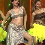 Shraddha Das Instagram - Watch my performance today on Bigg Boss for @disneyplushstel and @starmaa at 6 pm for the Dasara special episode 💕 Styled by @rashmitathapa Outfit : @kastaan_ Hair : @salomipillai Make up : @hareshwarp Thank you @saikiran_kore for the edit! #biggbosstelugu #danceperformance #dasara #hyderabad #nagarjuna #rararakkamma #kicchasudeep #shraddhadas Annapurna Studios