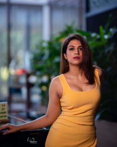 Shraddha Das Instagram - Arrtham promotion diaries
Styling : @ajmerashaili × @artbyavnee
Dress : @forevernew_india 
Jewellery: @aquamarine_jewellery 
📸 @v_capturesphotography 
Hair : @hair_by_vaibhavi_ 
Make up : @hareshwarp 

#promotions #hyderabad #movie #yellowdress #shraddhadas