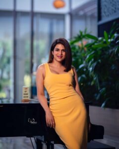 Shraddha Das Instagram - Arrtham promotion diaries
Styling : @ajmerashaili × @artbyavnee
Dress : @forevernew_india 
Jewellery: @aquamarine_jewellery 
📸 @v_capturesphotography 
Hair : @hair_by_vaibhavi_ 
Make up : @hareshwarp 

#promotions #hyderabad #movie #yellowdress #shraddhadas
