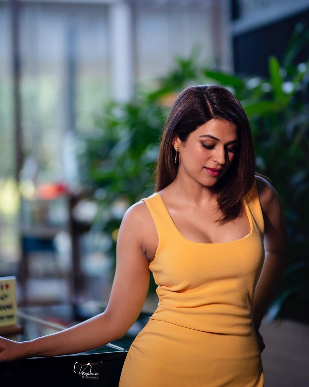 Shraddha Das Instagram - Arrtham promotion diaries Styling : @ajmerashaili × @artbyavnee Dress : @forevernew_india Jewellery: @aquamarine_jewellery 📸 @v_capturesphotography Hair : @hair_by_vaibhavi_ Make up : @hareshwarp #promotions #hyderabad #movie #yellowdress #shraddhadas