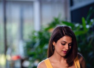 Shraddha Das Instagram - Arrtham promotion diaries Styling : @ajmerashaili × @artbyavnee Dress : @forevernew_india Jewellery: @aquamarine_jewellery 📸 @v_capturesphotography Hair : @hair_by_vaibhavi_ Make up : @hareshwarp #promotions #hyderabad #movie #yellowdress #shraddhadas