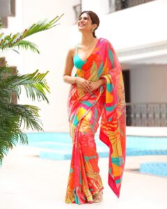 Shraddha Das Instagram - Artham Teaser launch/ Promotions Chennai 📸 @sa_studio__20 , @naveenversion2 Styling : @ajmerashaili × @artbyavnee Saree : @moresha_sameera_dalvi Jewellery : @funkymaharani Hair : @hair_by_vaibhavi_ Make up : @hareshwarp Saree draping : @the_hues_venue #promotions #saree #quirkysaree #chennai #teaserlaunch #artham #shraddhadas Green Park Chennai