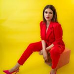 Shraddha Das Instagram – Wake up and smell the roses ❤️😉🌹

Styling : @artbyavnee , @ajmerashaili 
Jewellery : @rubans.in 
📸 @ekorphotography 
Hair : @salomipillai 
Make up : @hareshwarp 
Assisted by : @rashmitha_reddy_junna 

#pantsuit #red #hyderabad #shraddhadas Hyderabad City, India