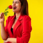 Shraddha Das Instagram - Wake up and smell the roses ❤️😉🌹 Styling : @artbyavnee , @ajmerashaili Jewellery : @rubans.in 📸 @ekorphotography Hair : @salomipillai Make up : @hareshwarp Assisted by : @rashmitha_reddy_junna #pantsuit #red #hyderabad #shraddhadas Hyderabad City, India