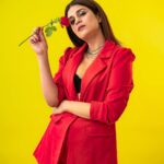 Shraddha Das Instagram – Wake up and smell the roses ❤️😉🌹

Styling : @artbyavnee , @ajmerashaili 
Jewellery : @rubans.in 
📸 @ekorphotography 
Hair : @salomipillai 
Make up : @hareshwarp 
Assisted by : @rashmitha_reddy_junna 

#pantsuit #red #hyderabad #shraddhadas Hyderabad City, India