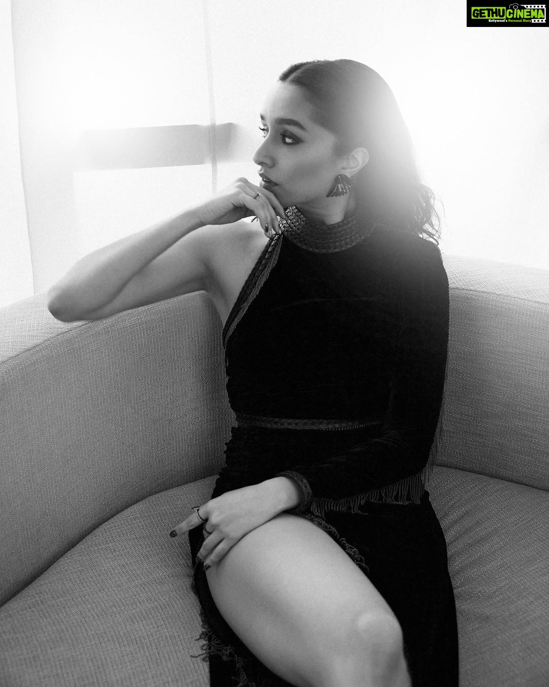 Shraddha Kapoor Instagram - Current Mood 🖤🤍