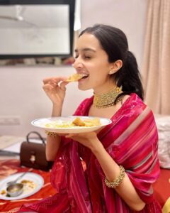 Shraddha Kapoor Instagram - Ghar Vaali DIWALI 🏡✨🪔🧡