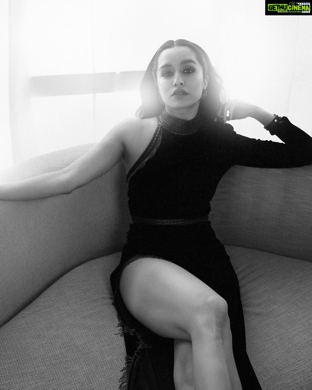 Shraddha Kapoor Instagram - Current Mood 🖤🤍