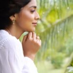 Shriya Saran Instagram - Just a rainy day at shoot Make up @makeupbymahendra7 Hair @anjali_hairartist Photo @ansari_photographer