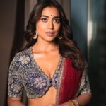 Shriya Saran Instagram – Thank you @jayantireddylabel for this stunning outfit for @kabzaamovieofficial teaser launch . 
Thank you @gajraj_jewellers for beautiful Jwellery.
Make up @makeupbymahendra7 
Hair @priyanka__hairstylist 
@media9manoj @media9casting 
@whackedoutofficial 
Shot by @dop_j_sunil ( we shot this in 10 mnts with absolutely, almost no light 💡)

Love this song by @hrishisongs