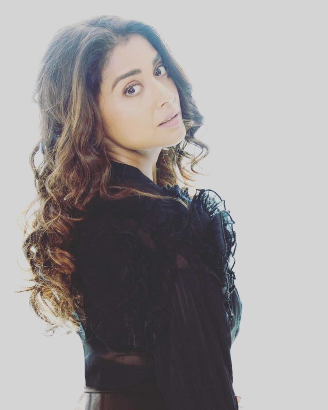 Shriya Saran Instagram - It was fun to shoot with @soondah_wamu I miss shooting with buddies …. It’s effortless…. Make up @makeupbymahendra7 Hair @anjali_hairstylist Hair colour @littleshimmer Bracelet…. Gift by @andreikoscheev 🤩